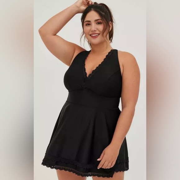 NEW Torrid WIRELESS LACE TRIMMED SWIM DRESS WITH BRIEF IN BLACK Sz 1 (14-16) - Picture 1 of 10